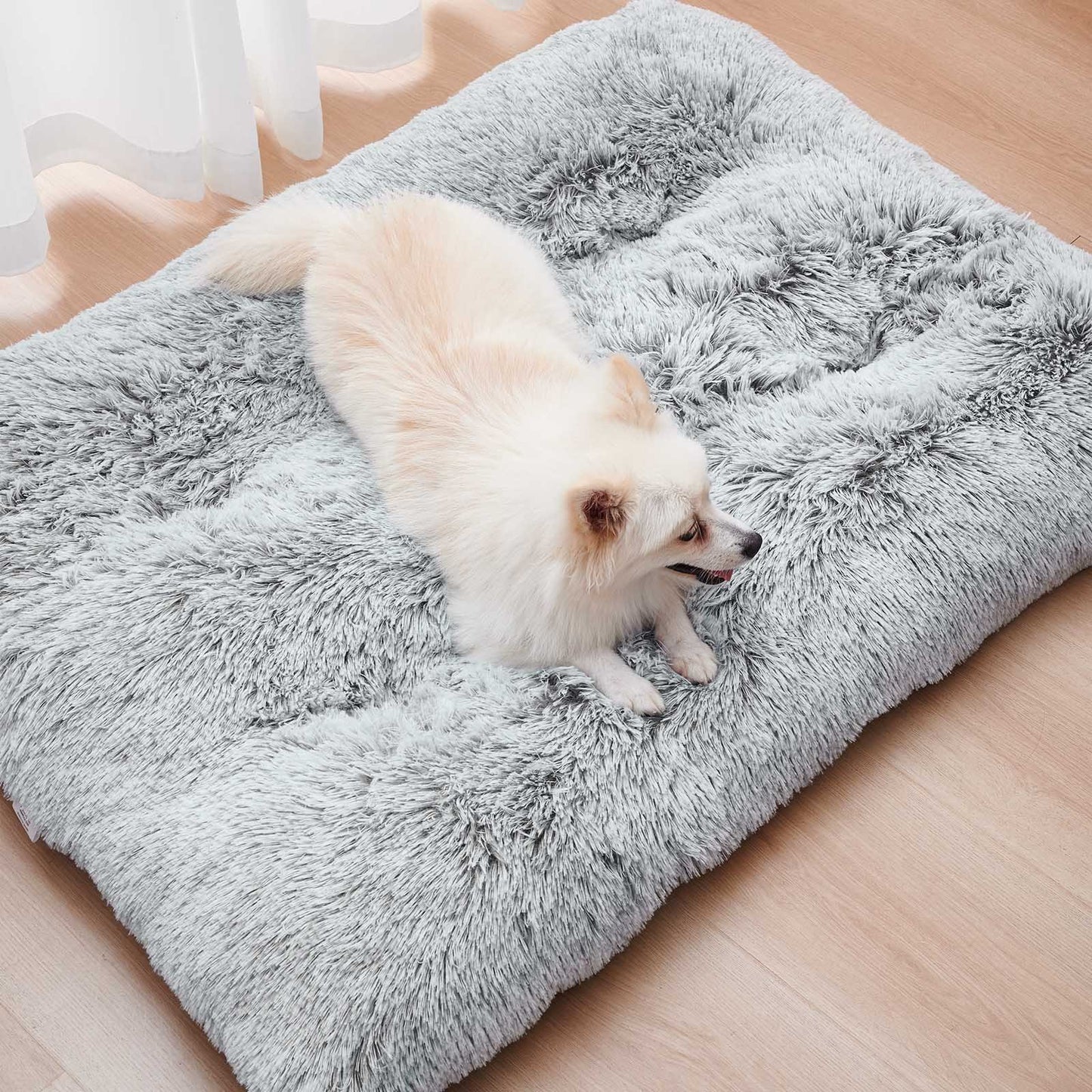 Wefulfil Gray Pet Bed shaggy faux fur rectangular cushion with small white Pomeranian on hardwood floor